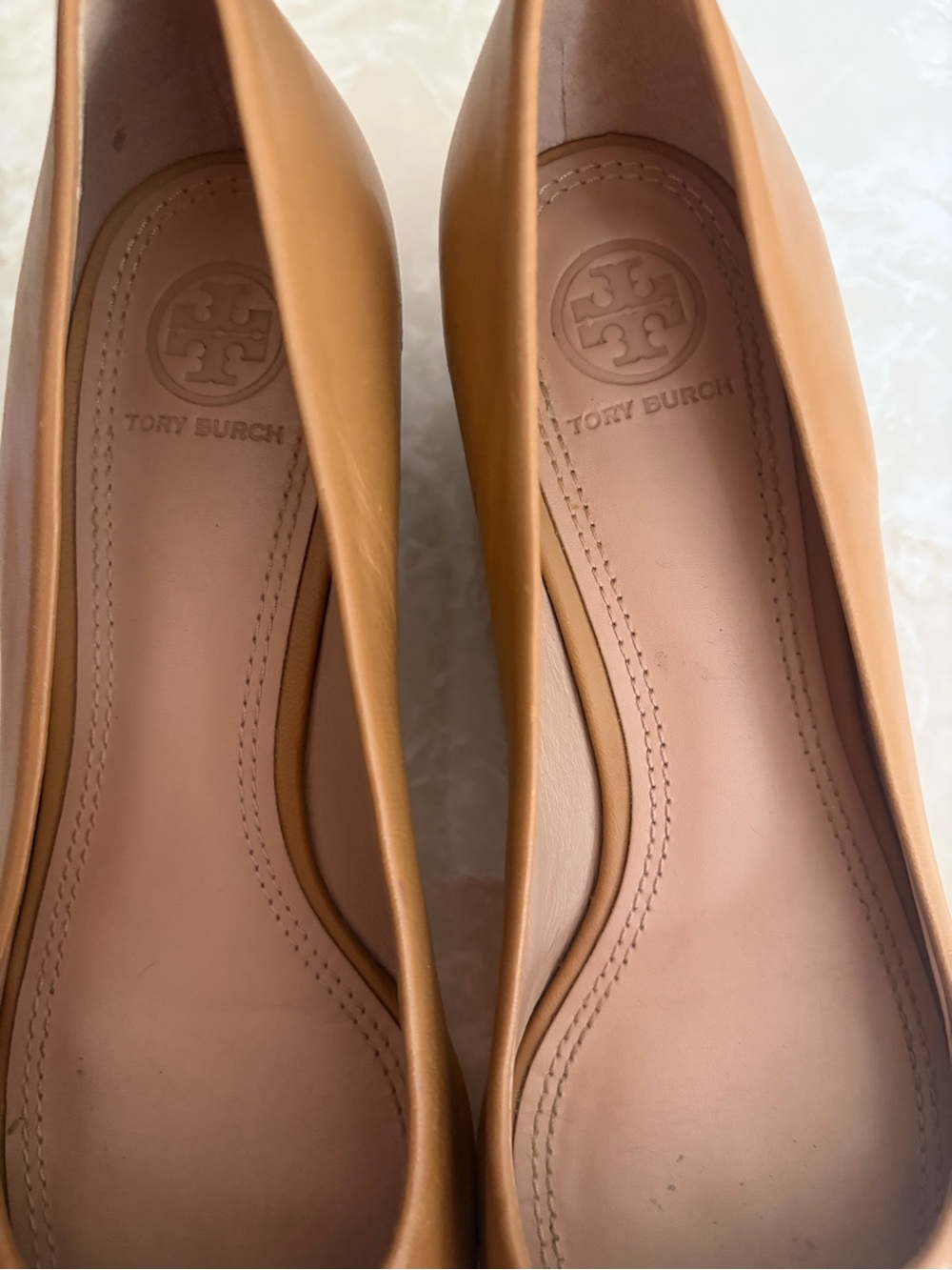 Tory Burch Lowell 2 Peep Toe Wedge Heels Blond Leather Logo Pumps Women’s 7.5M - Picture 3 of 9